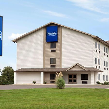 Travelodge By Wyndham Livonia Екстериор снимка